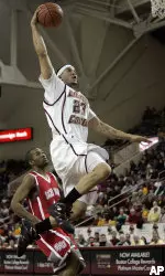 Sean Marshall goes up for a dunk. (AP photo)