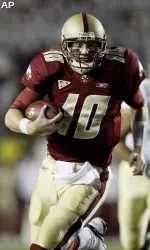 Chris Crane rushes with the ball during the first quarter. (AP Photo)