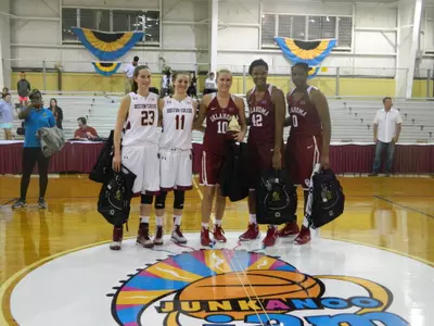 Nicole Boudreau, Kelly Hughes