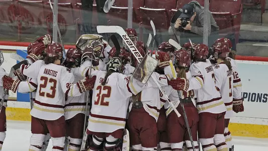 Women's hockey Team huddle