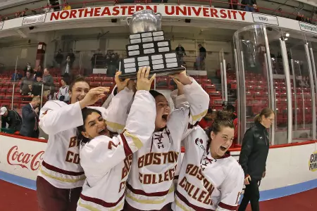 The seniors and captains lift the Beanpot