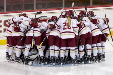Women's hockey huddle around net