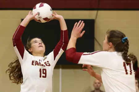 Madison McKnight sets the ball for Ally Mullen