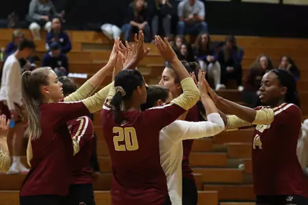 The volleyball team huddles against Notre Dame