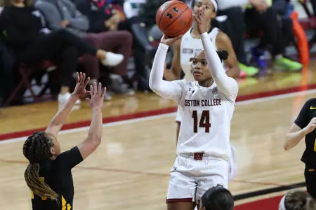 Marnelle Garraud shooting a jumper vs. VCU, Nov. 2019