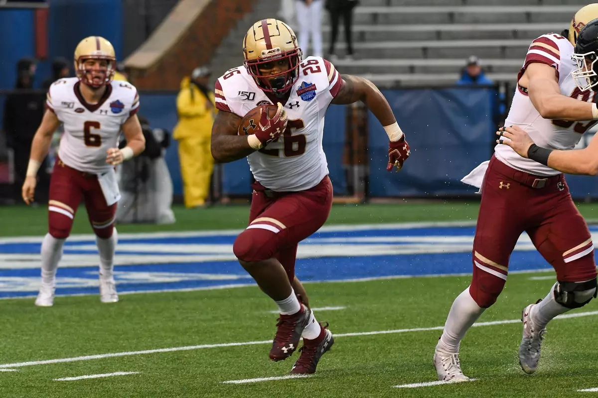 David Bailey runs right against Cincinnati at the Birmingham Bowl.