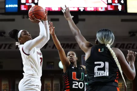 Junior Sydney Lowery takes a jumper in the win vs. Miami, 2.23.20.