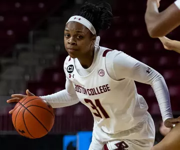 Sydney Lowery drives to the basket vs. Pitt, 2020