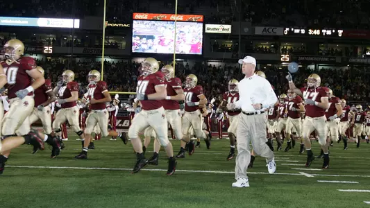 Tom O'Brien and the Eagles run on to the field to face FSU in 2005.