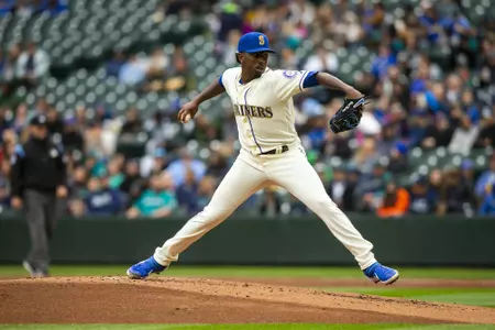 Justin Dunn pitches for the Seattle Mariners in 2019.