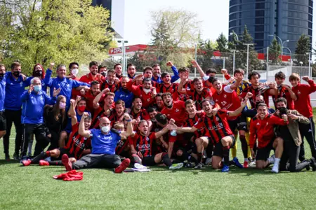 Union Adarve celebrates their league title.