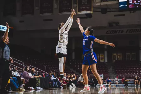 JoJo Lacey Playing Against UMass Lowell