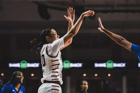Taina Mair Playing Against UMass Lowell