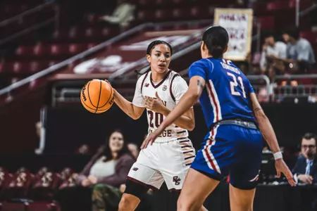 Taina Mair Playing Against UMass Lowell