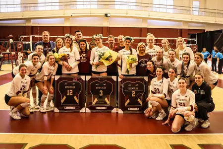 BC Volleyball takes team pic for Senior Day