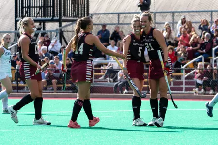 Simone Hefting celebrating with teammates