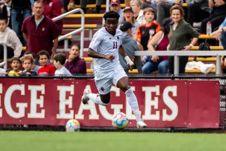 Xavier O'Neil dribbling the ball against Louisville