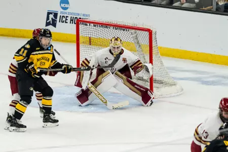 Jacob Fowler in net vs. Michigan Tech.