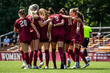 Team_Huddle_after_goal