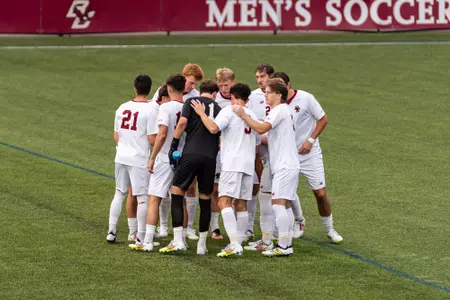 Men's Soccer huddle vs. Siena