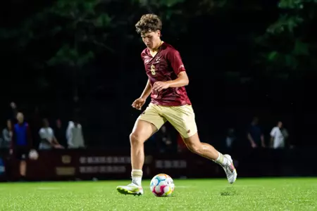 Bryan Toro passing the ball against Syracuse