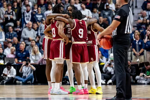 MBB huddle vs. UConn