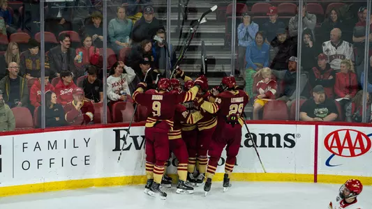 Men's Hockey Celebrates Last Second Equalizer Against Denver