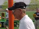 Lou Holtz Entertains Bowling Green Image