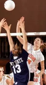 Women's Volleyball Falls In MAC Opener Image