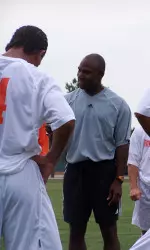 Falcons Split Time At Home and on the Road in Conference Play Image