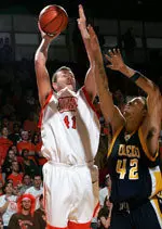 Men's Basketball Travels To Toledo For First Round Game Image