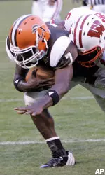 Wisconsin Knocks Off Bowling Green, 35-14, in the Clash in Cleveland Image