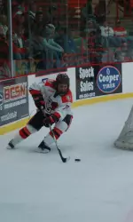 Hockey Stays Hot With 6-3 Win At Ferris State Image