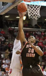 Men's Basketball Rallies Past Fordham, 65-59 Image