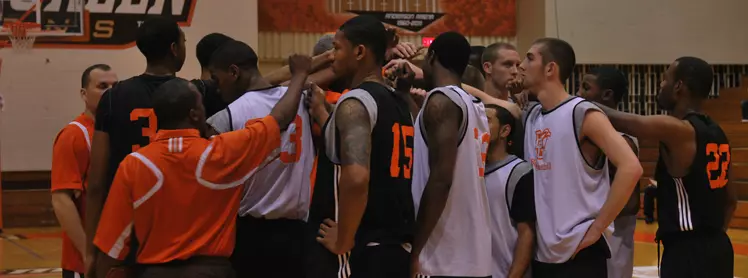 2010-11 Men's Basketball Group Photo