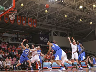 Jessica Slagle (14) hits a free throw vs Buffalo Feb 15 2012 Nathan Dreimiller pic