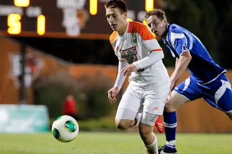 Vlad Lekarev v Hartwick - Bianca Garza photo - Oct 26 2013