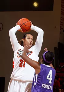 Erica Donovan v Niagara - Bianca Garza photo