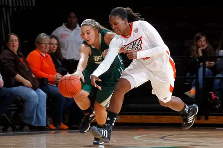 Alexis Rogers v Tiffin - Bianca Garza photo