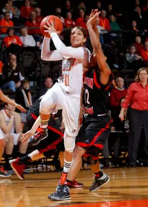 Jillian Halfhill v NIU - Bianca Garza photo