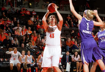 Abby Siefker v Niagara - Bianca Garza photo