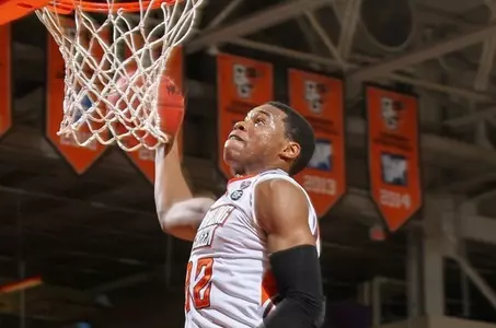 Holmes_dunk_vs_CSU_1