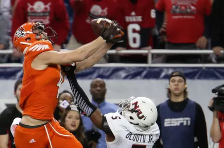 Gehrig Dieter catches a 2nd-quarter TD v NIU - Brad Phalin pic