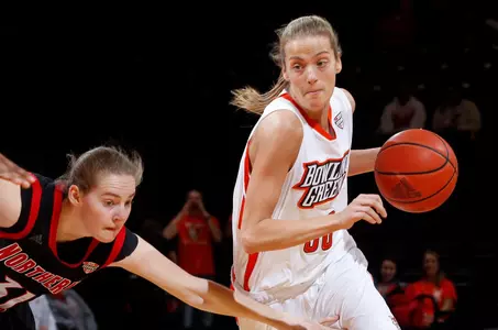 Miriam Justinger v NIU - Bianca Garza photo