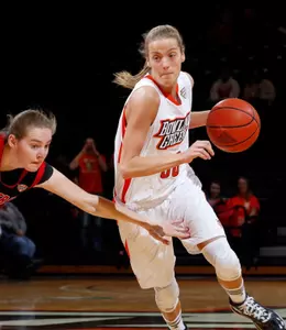 Miriam Justinger v NIU - Bianca Garza photo