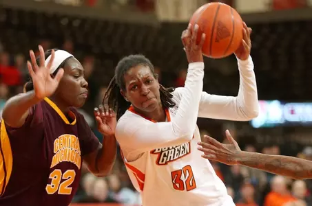 Alexis Rogers vs CMU - Brad Phalin photo