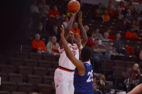 Rasheed_Worrell_vs_UNO_1.jpg