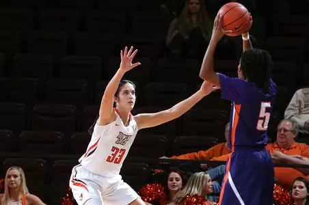 Haley Puk v Evansville Dec 2 2015 - Christine Nelson photo