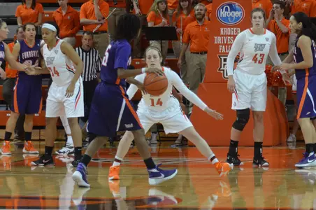 Defense Santoro Tunstall Siefker v Evansville - Dec 2 2015 - Amanda Cutcher photo