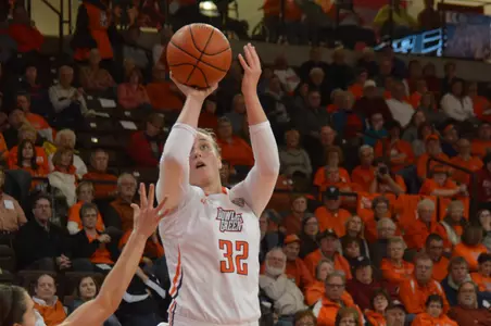 Lauren Tibbs v Evansville - Dec 2 2015 - Amanda Cutcher photo